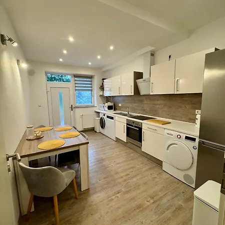 Apartman Am Wald Und Hannover Stadt, Contactless Check -in, Free Parking, *