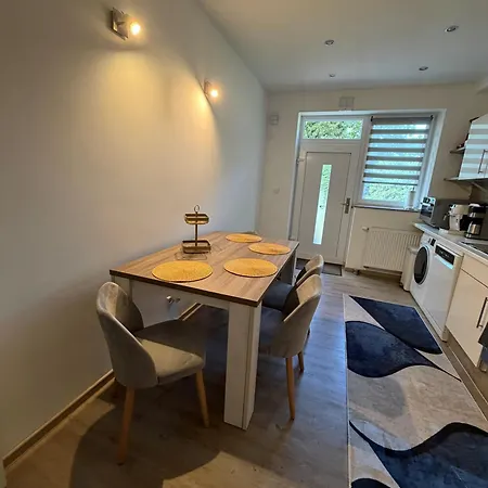 Apartman Am Wald Und Hannover Stadt, Contactless Check -in, Free Parking, Ronnenberg